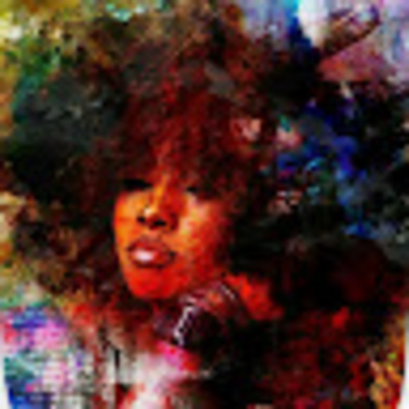 Meet your Posher, Nikki - Picture 1 of 3